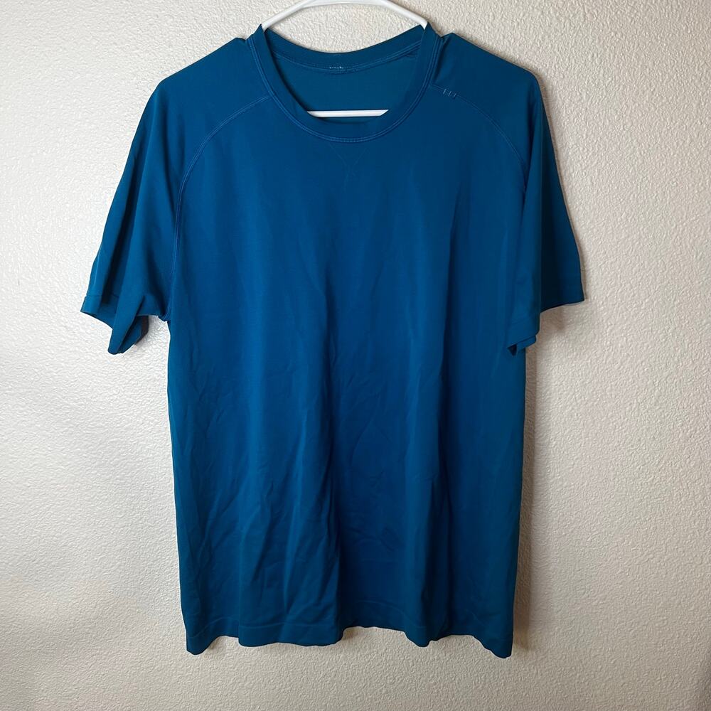 Lululemon blue short sleeve tee shirt MENS LARGE